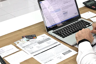 الحساب البنكي للشركات في الإمارات 2026: كيف تفتحه، كم يستغرق، وأين يتعثر